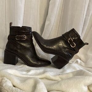Louise et Cie Brown Ankle Boots Crocodile Texture 8.5